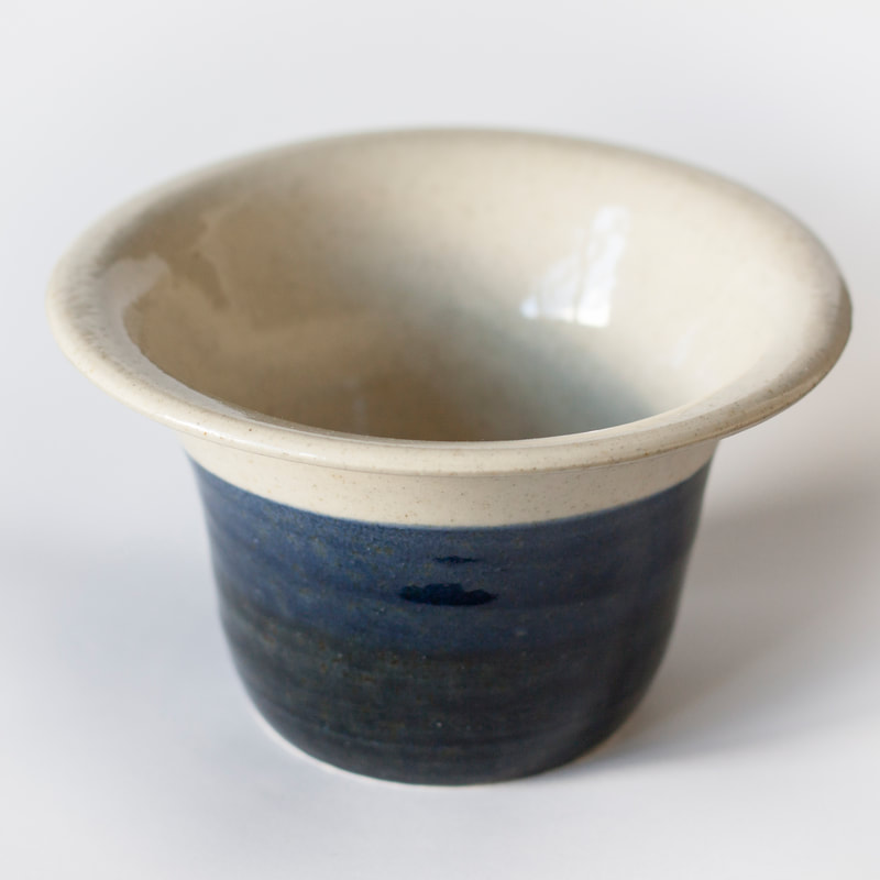 Artefact:Pot Background:White Clay:IronStone Clay:PB103 Collective:Single Glaze:ClearGloss Glaze:SchefflinBlue Orientation:Perspective
